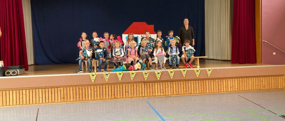 Gruppenfoto der neuen Schüler*innen