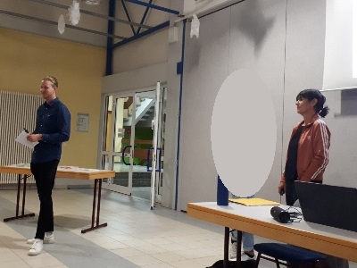 Der Konrektor, ein Mann und eine Frau beim Vortrag