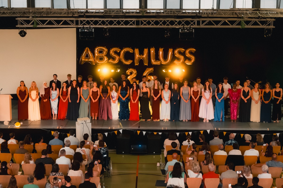Abschlussklassen auf der Bühne