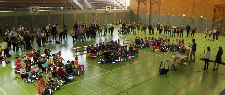 Begrüßung der Schüler*innen in der Breisgauhalle
